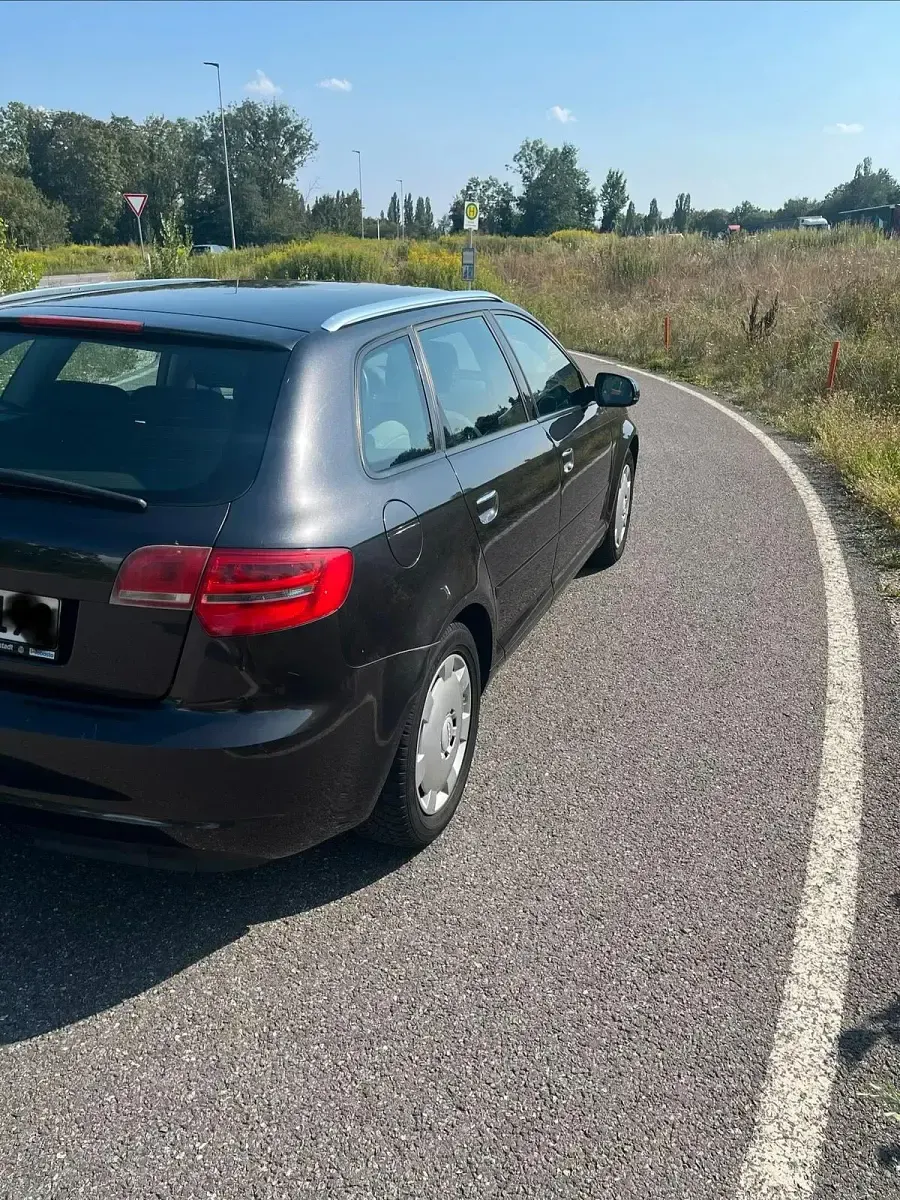 Gebraucht Audi A3 105 PS (77 kW) 2010 Grau Kleinwagen