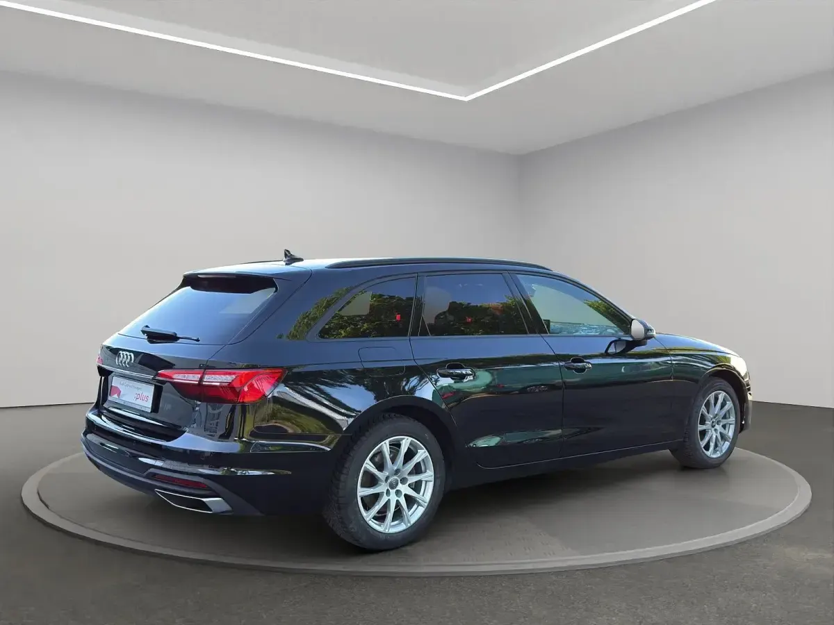 Gebraucht Audi A4 Basis 150 PS (110 kW) 2022 Mythosschwarz metallic Kombi