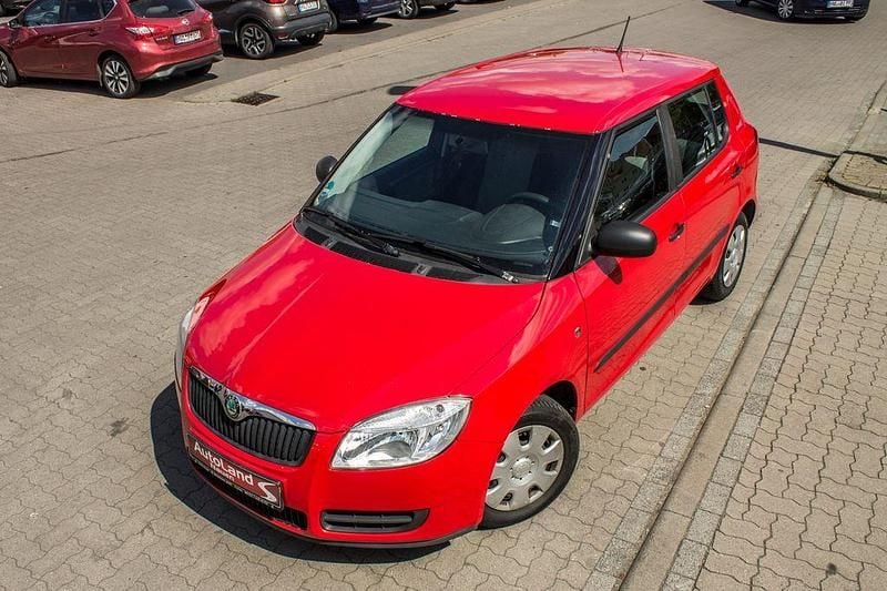 Rot Gebraucht 2010 Skoda Fabia Ambiente Limousine | 2.299 € (Guter Preis) - Bild 1/4