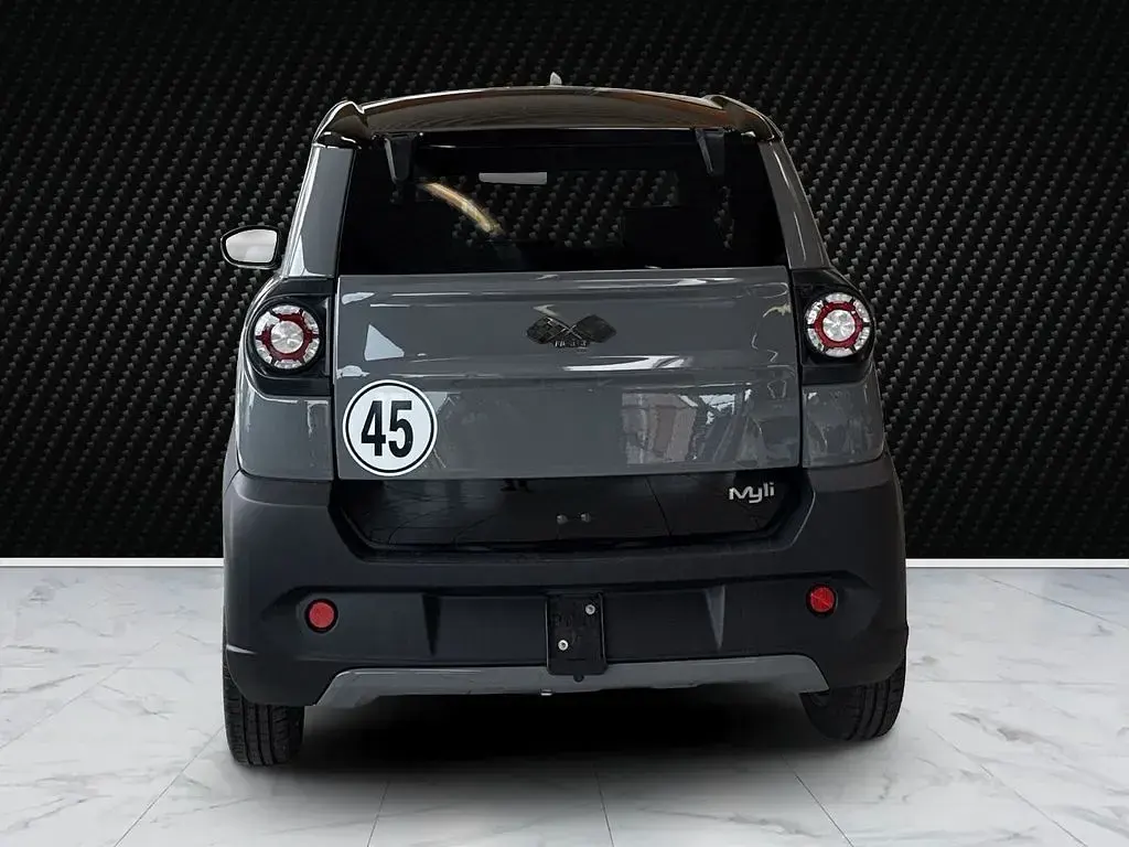 Gebraucht Ligier Myli 5 kW (8 PS) 2024 Silber Kleinwagen