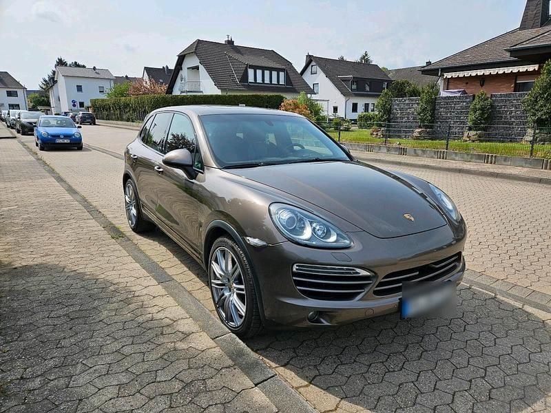 Braun Gebraucht 2010 Porsche Cayenne SUV | 14.280 € (Teuer) - Bild 1/4