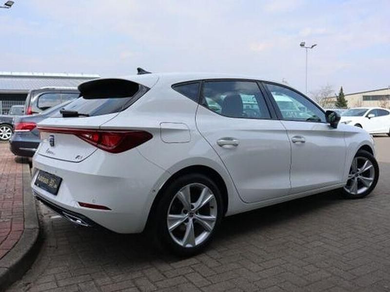 Gebraucht Seat Leon FR 110 PS (80 kW) 2022 Weiß Limousine