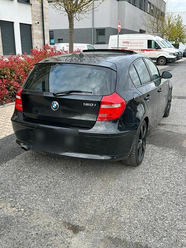 Gebraucht BMW 120 170 PS (125 kW) 2009 Schwarz Kleinwagen