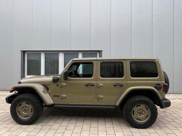 Neu Jeep Wrangler 381 PS (280 kW) 2025 Grün SUV