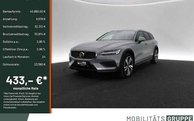 Grau Gebraucht 2023 Volvo V60 CC Plus Kombi | 40.890 € (Fairer Preis) - Bild 1/4