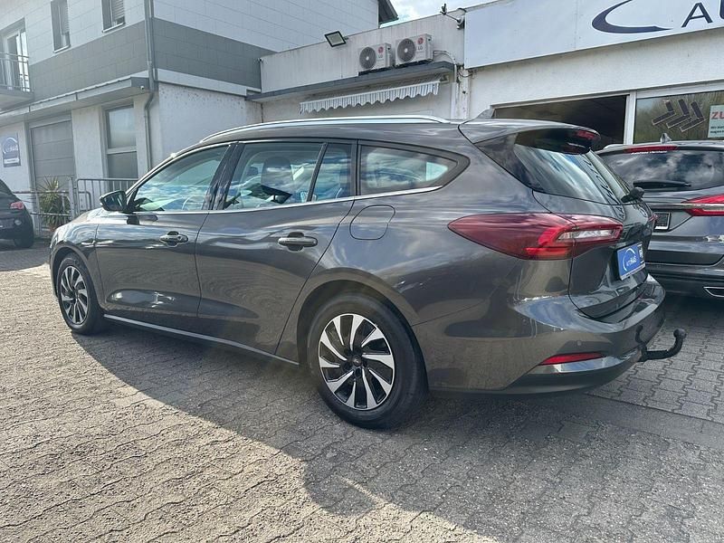 Gebraucht Ford Focus Titanium 120 PS (88 kW) 2022 Grau Kombi