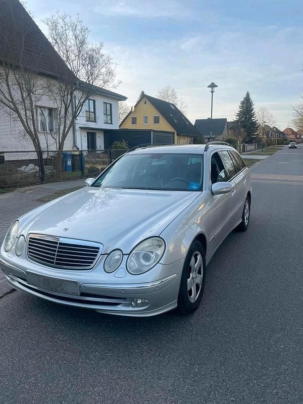 Silber Gebraucht 2003 Mercedes E270 Avantgarde Kombi | 2.200 € (Guter Preis) - Bild 1/4