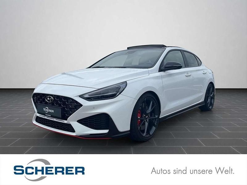 Polar white / sol Gebraucht 2022 Hyundai i30 N Performance Limousine | 31.310 € (Etwas zu teuer) - Bild 1/4