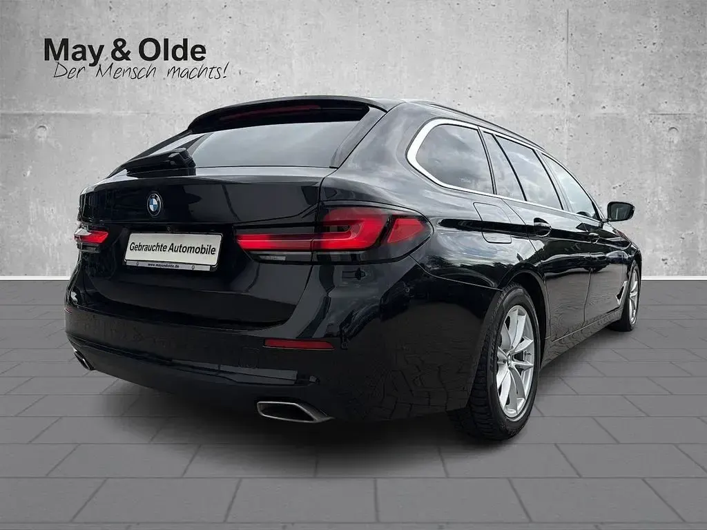 Gebraucht BMW 520 190 PS (139 kW) 2023 Schwarz Kombi