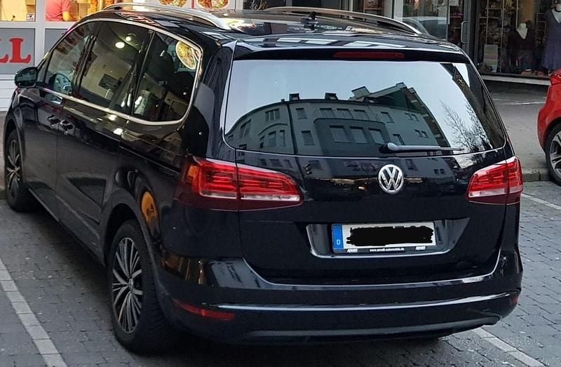 Schwarz Gebraucht 2016 VW Sharan Allstar Van / Kleinbus | 22.800 € (Teuer) - Bild 1/4