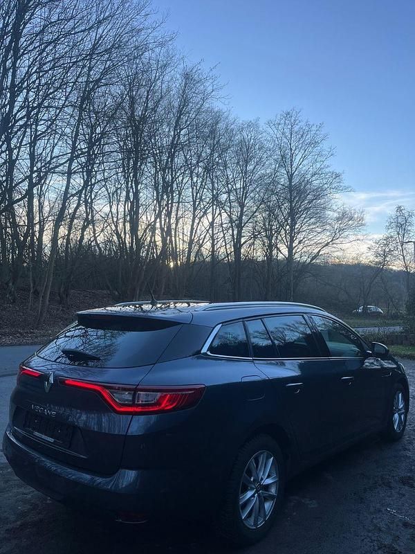 Gebraucht Renault Mégane GrandTour Experience 132 PS (97 kW) 2017 Grau Kombi