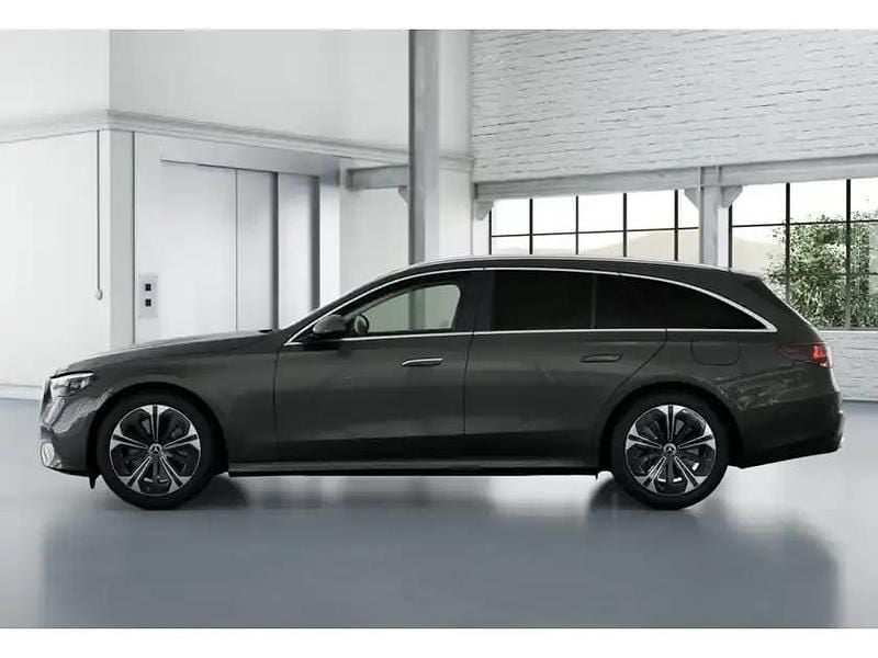 Używany Mercedes E300 204 KM (150 kW) 2024 Szary Kombi