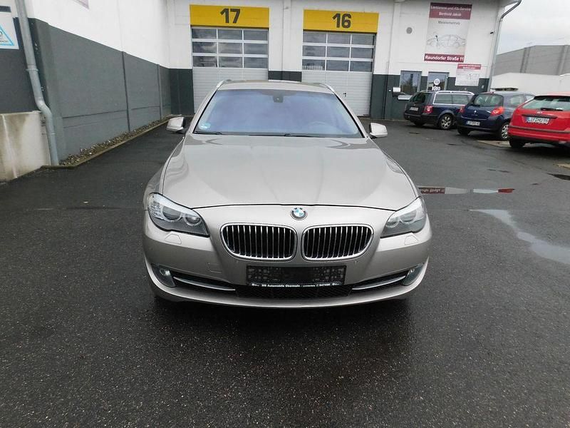 Silber Gebraucht 2011 BMW 520 Kombi | 7.650 € (Teuer) - Bild 1/4