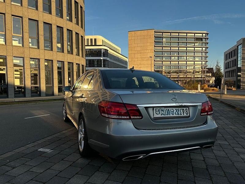 Gebraucht Mercedes E200 Avantgarde 184 PS (135 kW) 2013 Grau Limousine
