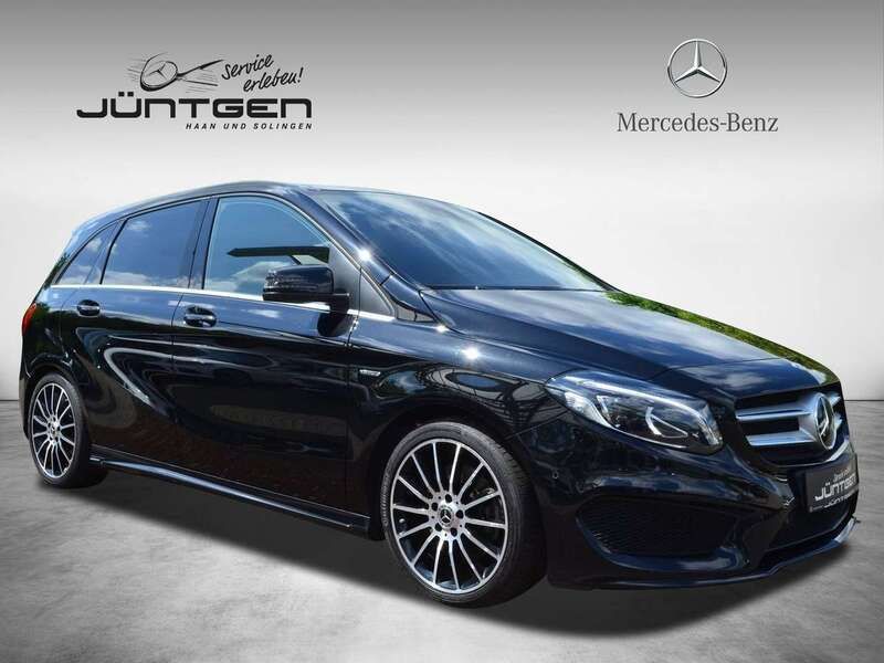 Schwarz Gebraucht 2018 Mercedes B220 AMG line Van / Kleinbus | 23.333 € (Teuer) - Bild 1/4