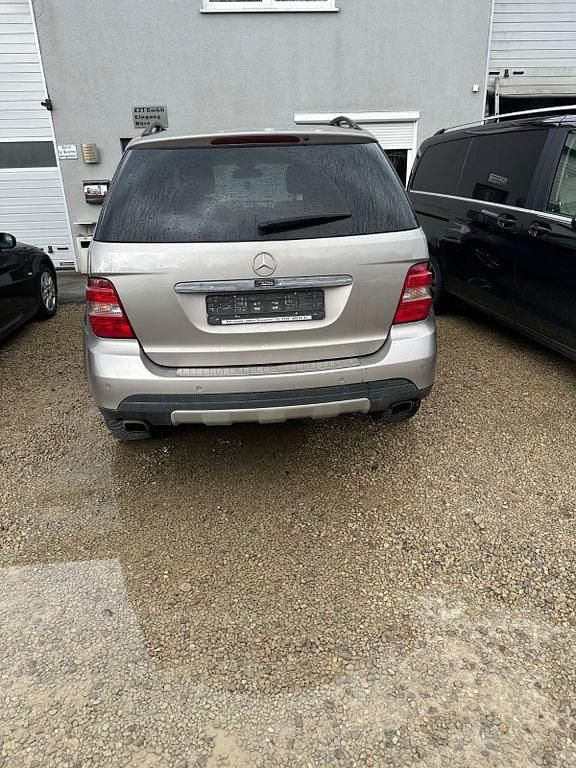 Gebraucht Mercedes ML320 224 PS (164 kW) 2007 Gold SUV