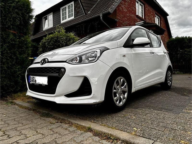 Weiß Gebraucht 2019 Hyundai i10 YES! Kleinwagen | 6.499 € (Guter Preis) - Bild 1/4