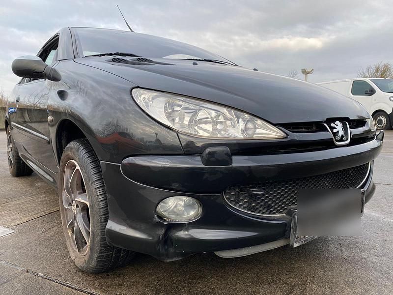 Schwarz Gebraucht 2004 Peugeot 206 CC Cabrio | 1.200 € (Superpreis) - Bild 1/4