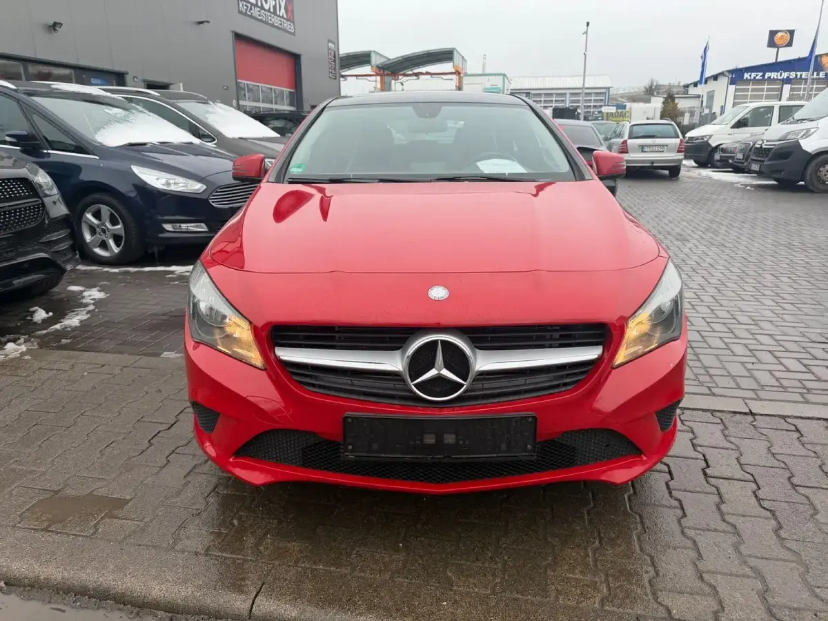 Gebraucht Mercedes CLA200 156 PS (114 kW) 2014 Rot Limousine