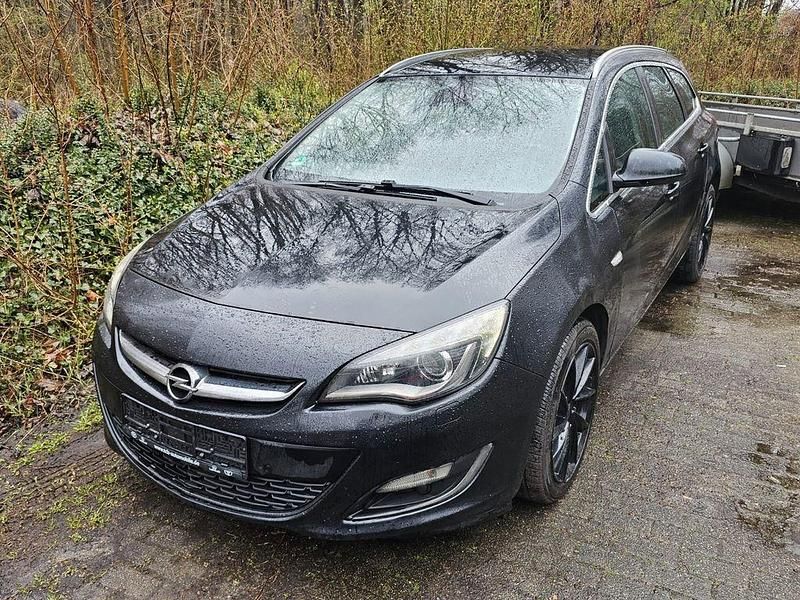 Gebraucht Opel Astra Edition 165 PS (121 kW) 2014 Schwarz Kombi