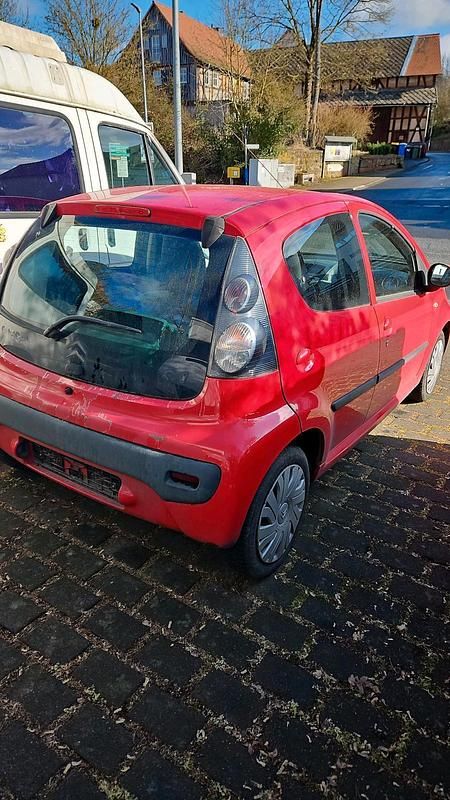 Rot Gebraucht 2007 Citroën C1 Kleinwagen | 1.650 € (Fairer Preis) - Bild 1/4