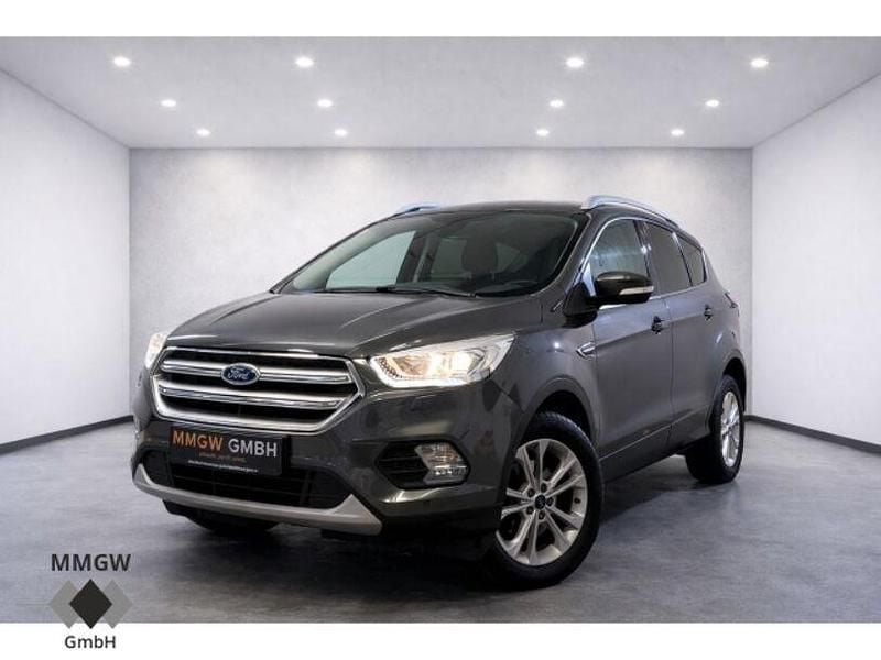 Gebraucht Ford Kuga Titanium 150 PS (110 kW) 2017 Grau SUV