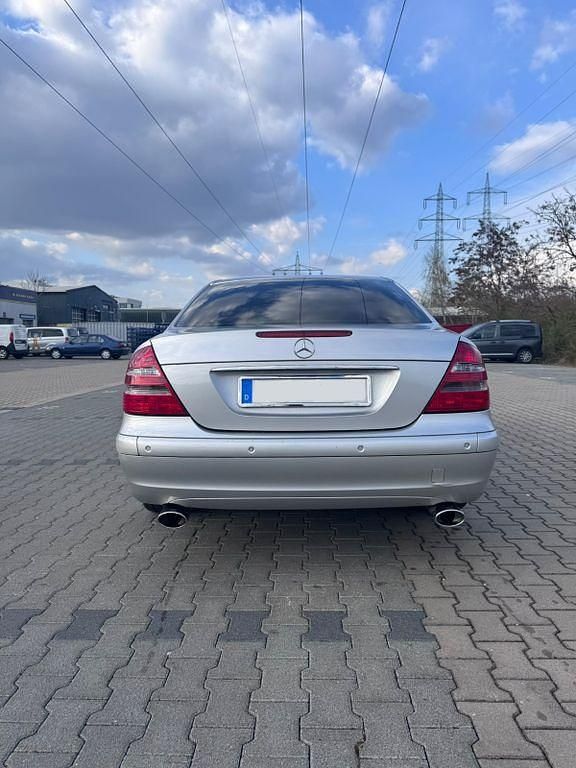 Gebraucht Mercedes E240 Classic 177 PS (130 kW) 2003 Silber Limousine