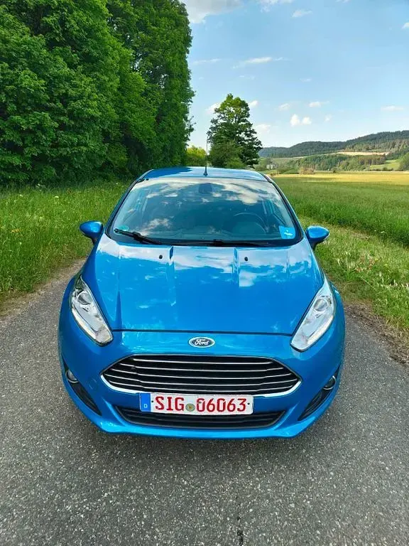 Gebraucht Ford Fiesta Titanium 101 PS (74 kW) 2013 Blau Kleinwagen