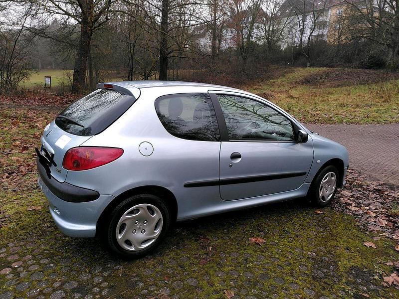Gebraucht Peugeot 206 60 PS (44 kW) 2003 Grau Kleinwagen