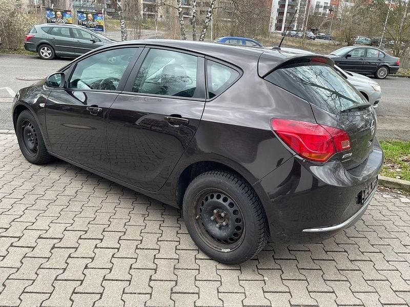 Gebraucht Opel Astra Edition 116 PS (85 kW) 2014 Braun Limousine