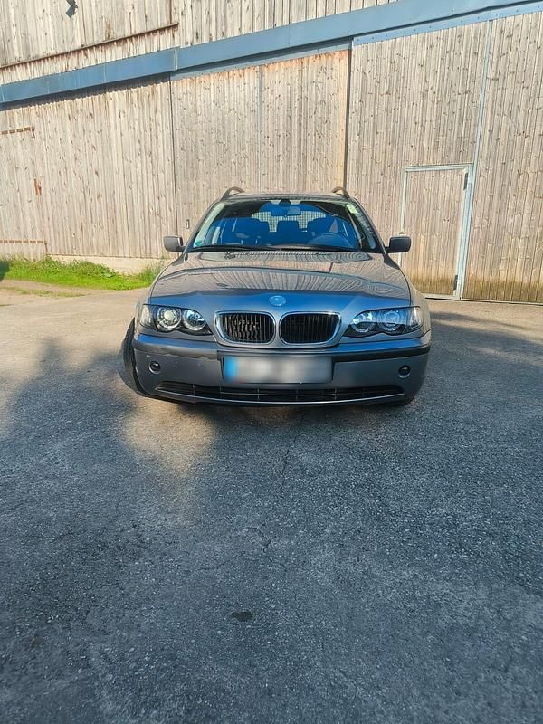 Gebraucht BMW 320 150 PS (110 kW) 2004 Grau Kombi