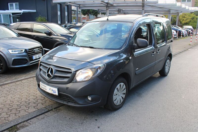 Grau Gebraucht 2018 Mercedes Citan 109 Kombi | 13.990 € (Etwas zu teuer) - Bild 1/4