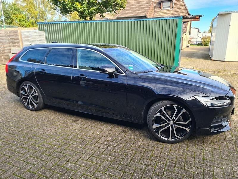 Schwarz Gebraucht 2019 Volvo V90 Momentum Kombi | 27.300 € (Fairer Preis) - Bild 1/4