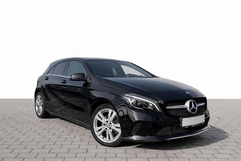Gebraucht Mercedes A180 122 PS (89 kW) 2016 Schwarz Limousine