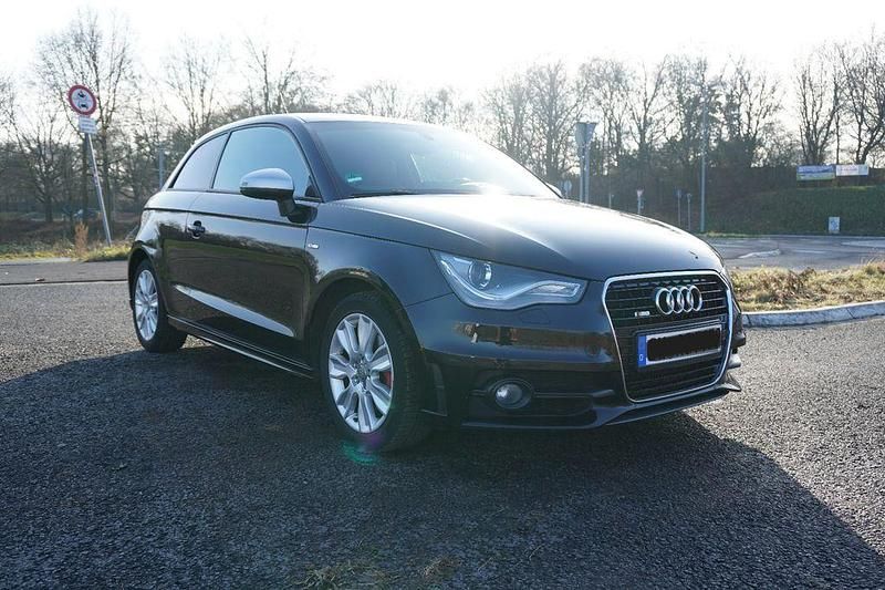 Schwarz Gebraucht 2011 Audi A1 S-Line Kleinwagen | 9.999 € - Bild 1/4