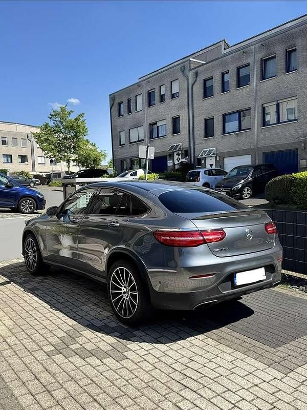 Grau Gebraucht 2017 Mercedes GLC43 AMG AMG SUV | 39.400 € (Fairer Preis) - Bild 1/4