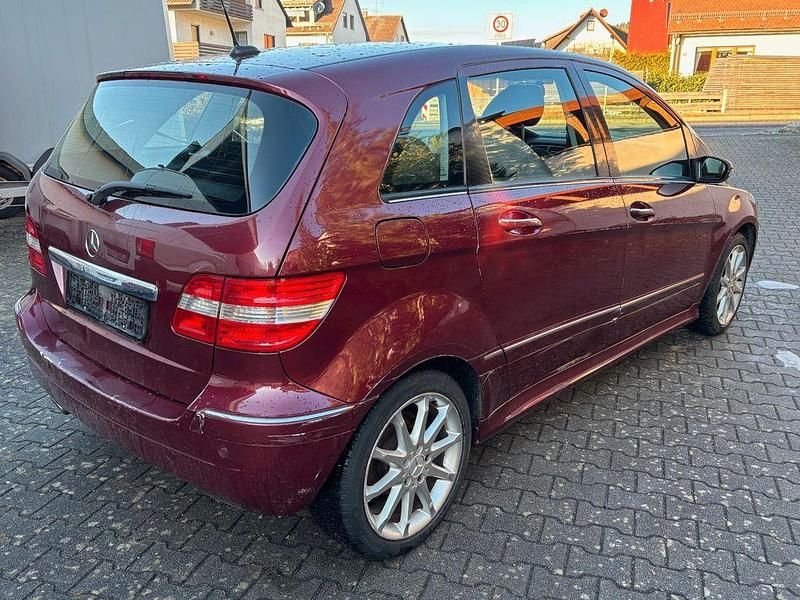 Gebraucht Mercedes B170 116 PS (85 kW) 2005 Rot Van / Kleinbus