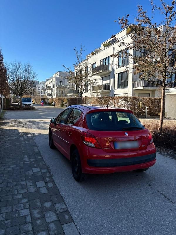 Gebraucht Peugeot 207 95 PS (69 kW) 2011 Rot Kleinwagen