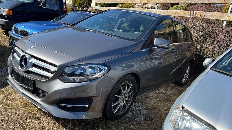 Gebraucht Mercedes B180 122 PS (89 kW) 2015 Mountaingrau  met. Van / Kleinbus