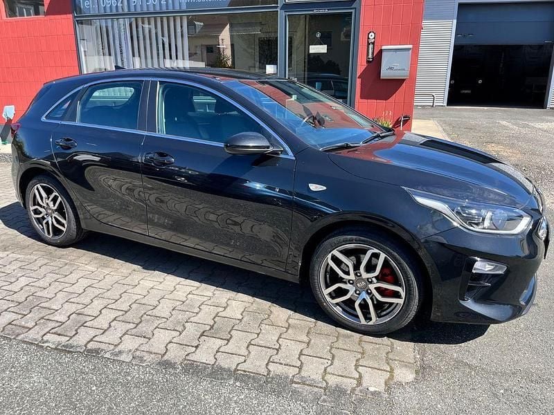 Usado Kia Ceed Vision 140 CV (102 kW) 2019 Negro Utilitario