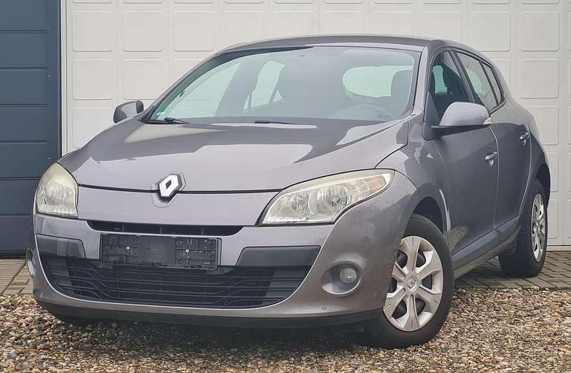 Gebraucht Renault Mégane III Expression 101 PS (74 kW) 2009 Grau cassiopee Kleinwagen