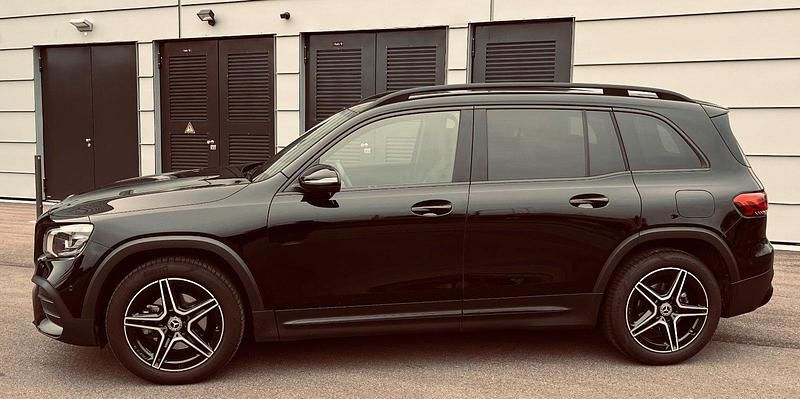Schwarz Gebraucht 2022 Mercedes GLB200 AMG line SUV | 29.900 € (Superpreis) - Bild 1/4