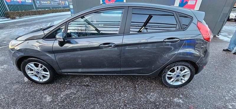 Gebraucht Ford Fiesta Celebration 101 PS (74 kW) 2017 Grau Limousine