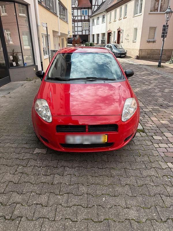 Rot Gebraucht 2009 Fiat Punto Kleinwagen | 1.600 € (Fairer Preis) - Bild 1/4