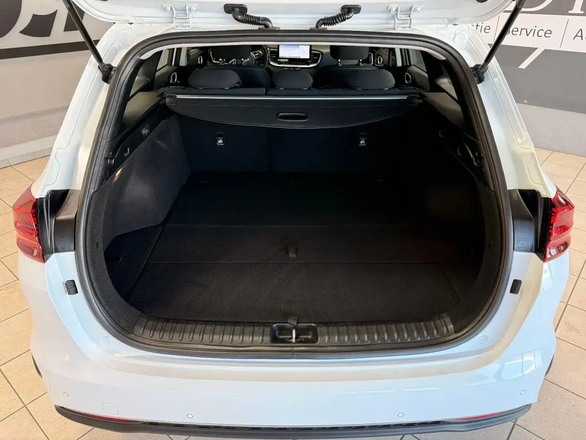 Gebraucht Kia Ceed Vision 160 PS (117 kW) 2021 Weiß Kleinwagen