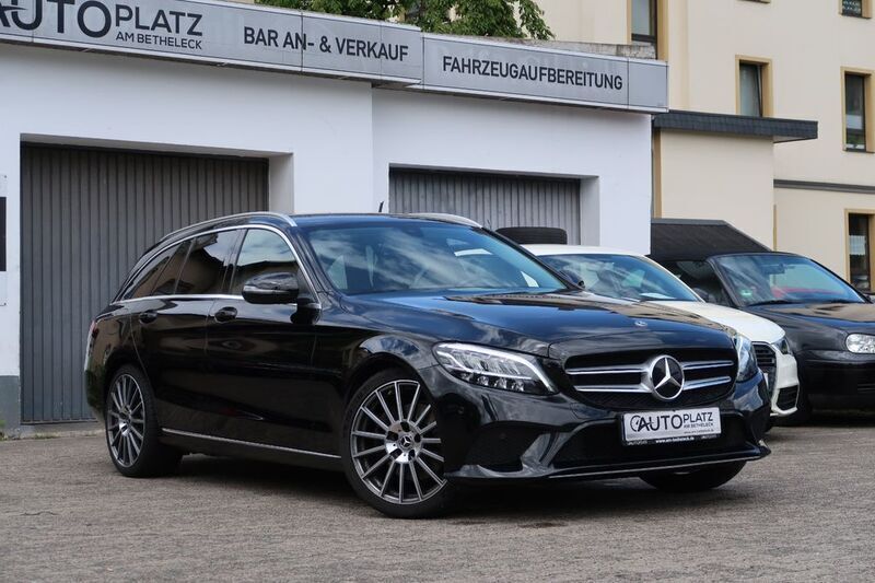 Ung. schwarz unilack Gebraucht 2019 Mercedes C300 Kombi | 25.650 € (Superpreis) - Bild 1/4