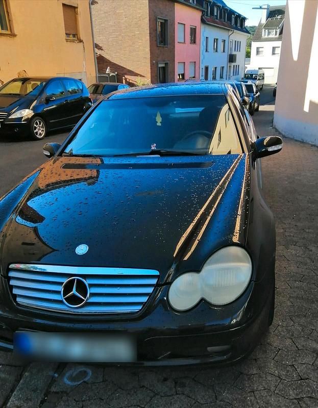 Schwarz Gebraucht 2002 Mercedes C180 Coupé | 1.350 € (Guter Preis) - Bild 1/4