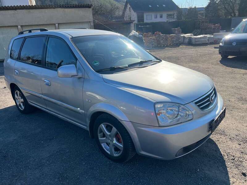Grau Gebraucht 2004 Kia Carens EX Van / Kleinbus | 1.400 € (Guter Preis) - Bild 1/4