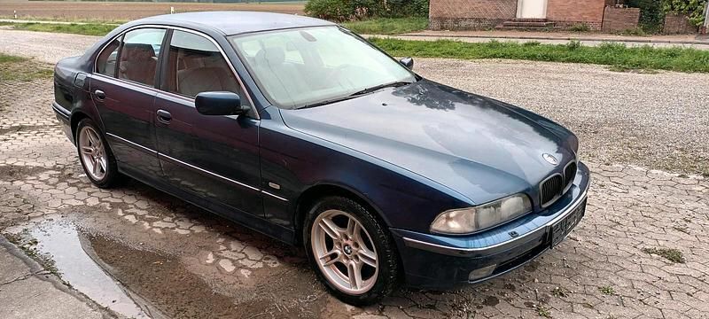 Blau Gebraucht 2000 BMW 520 M Sport Limousine | 2.900 € (Guter Preis) - Bild 1/4