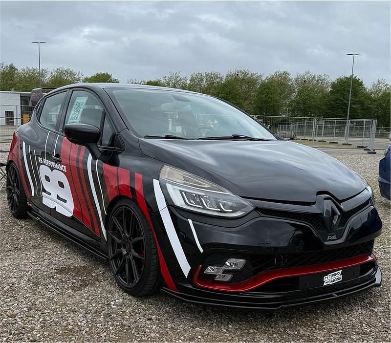 Schwarz Gebraucht 2018 Renault Clio IV Trophy Kleinwagen | 18.500 € - Bild 1/4